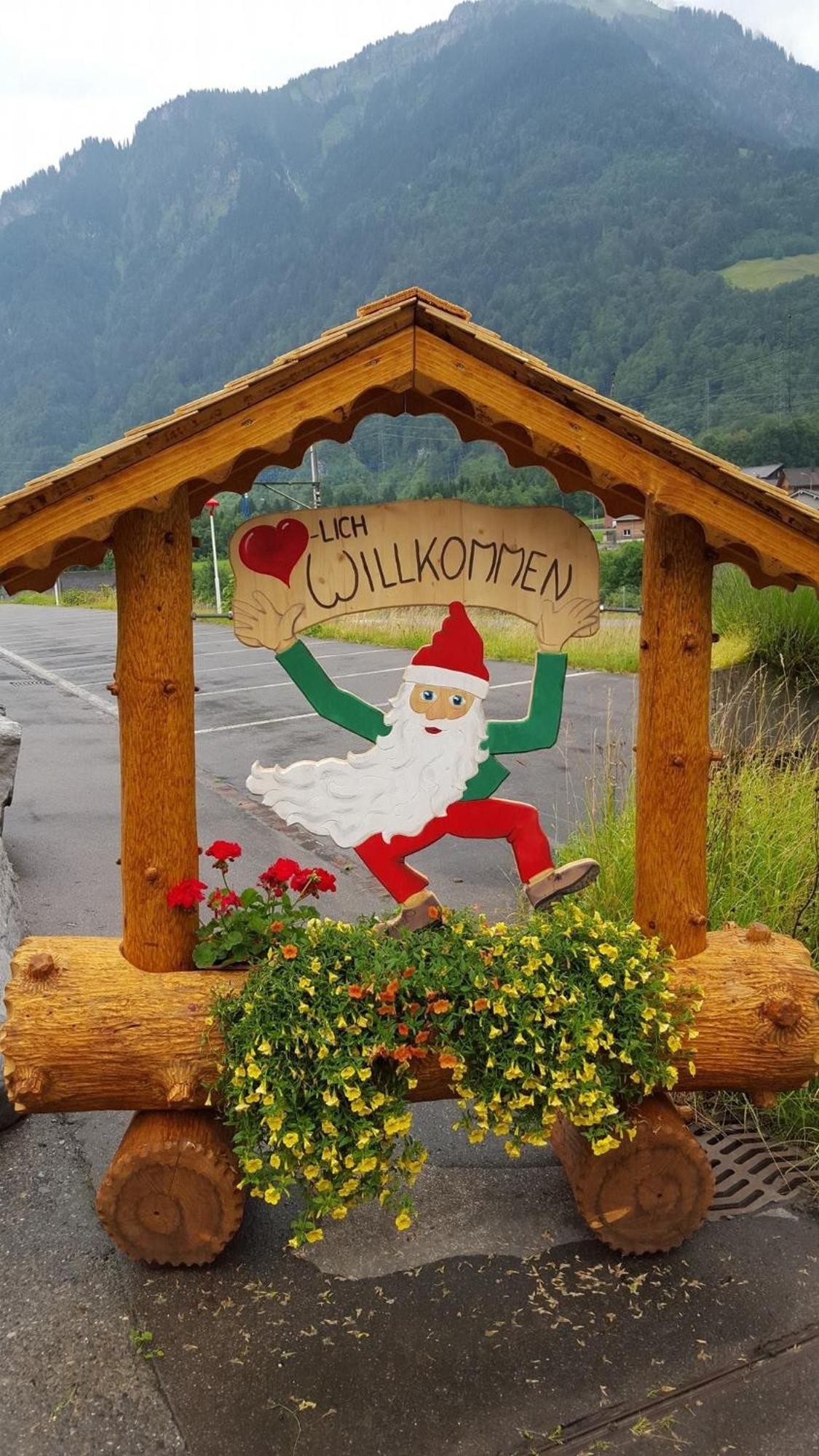 فيلا Diese Einfache Unterkunft- Bergheimat Ist Nur Fuer Backpacker- Rucksacktouristen Und Radfahrer - Huettenfeeling Im Backpackerhoues- Ganz Einfach - Ganz Unkompliziert - Ganz Relaxd Linthal المظهر الخارجي الصورة